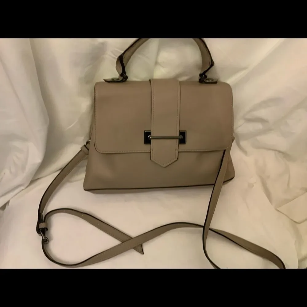 New Vera Wang Simply Vera Soft Pink Purse Hand Bag Shoulder Bag Faux leather